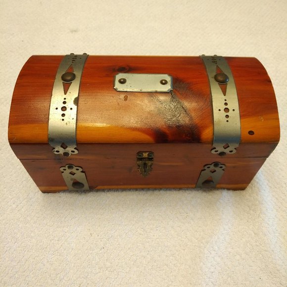 VINTAGE CEDAR JEWELRY CHEST WITH METAL STRAPS - Picture 1 of 6